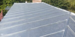 Travaux de couverture en ardoise naturelle ainsi que la création dune terrasse en zinc