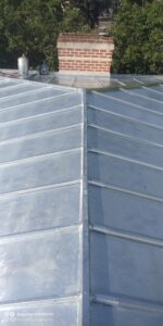 Travaux de couverture en ardoise naturelle ainsi que la création dune terrasse en zinc