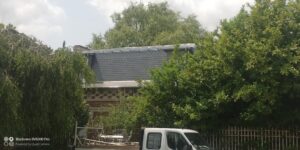 Travaux de couverture en ardoise naturelle ainsi que la création dune terrasse en zinc