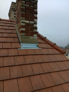 Rénovation de toiture avec des tuiles de Beauvoise rouge flammée à Crécy sur Serre