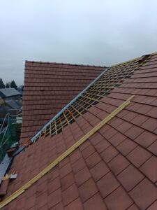 Rénovation de toiture avec des tuiles de Beauvoise rouge flammée à Crécy sur Serre