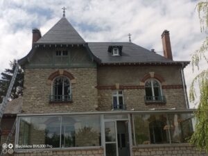 Réalisation d’une couverture en ardoises naturelles à Loivre